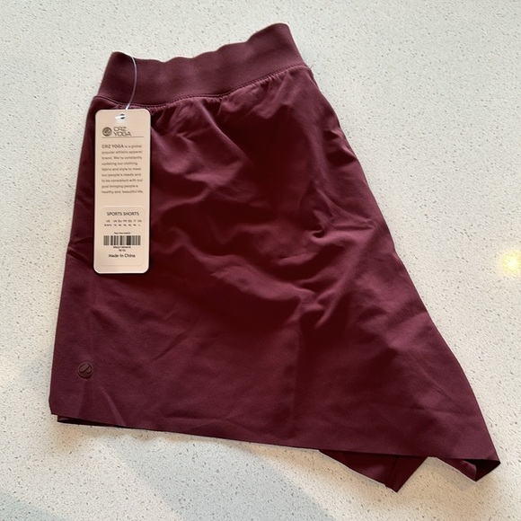 Feathery-Fit Soft High Rise Split Dolphin Mesh Liner Shorts 2.5'' - Picture 5 of 5